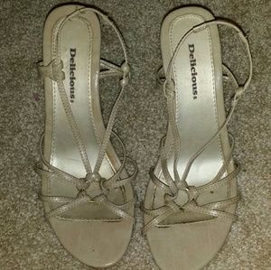 Well-loved Delicious wedges.